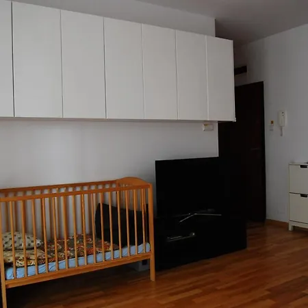 - Chelmska Olinek Apartman Varsó